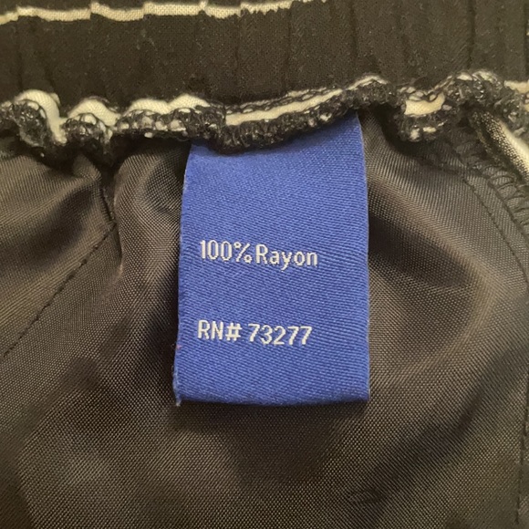 Shorts - Picture 3 of 3